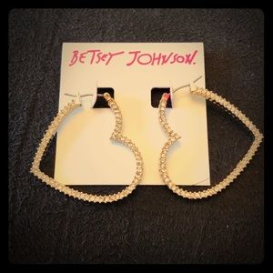 Betsey Johnson heart earrings